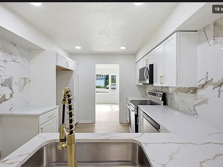 2221 S Hawthorne Ave — Photo 8