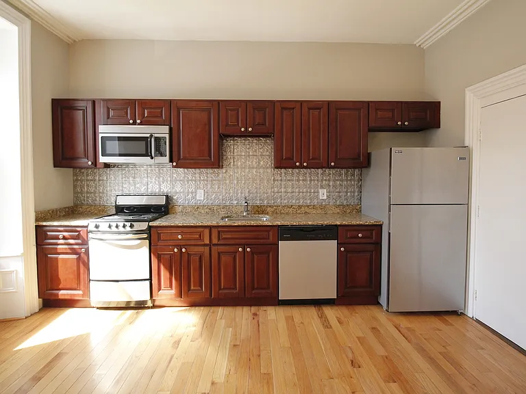 1925 Spring Garden St #1925-2F — Photo 6