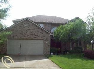 273 Windrift Ln, Rochester Hills, MI 48307