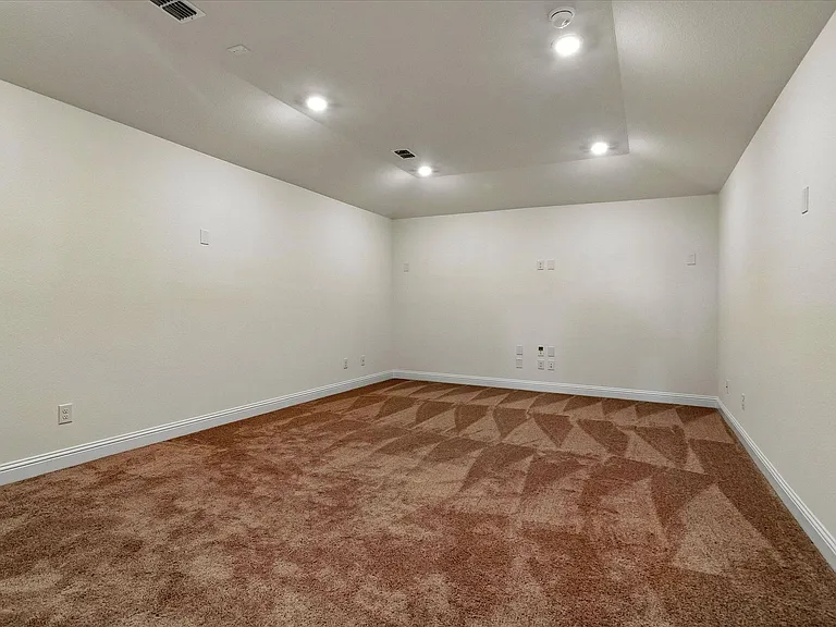933 Brock Dr — Photo 18