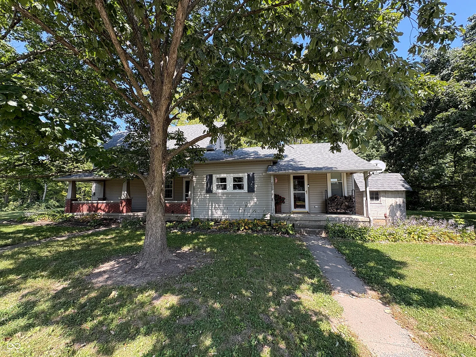 3 bed, 1.0 bath, 1439 sqft, $1,500 — Photo 2