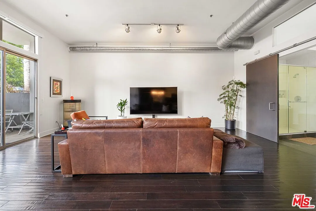 Studio, 2.0 bath, 1200 sqft, $4,200 — Photo 4