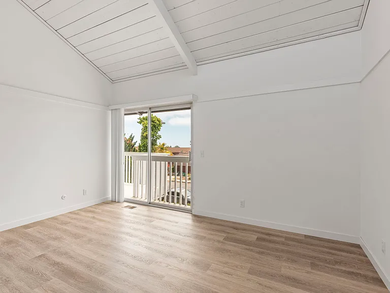 13981 Mercado Dr — Photo 16