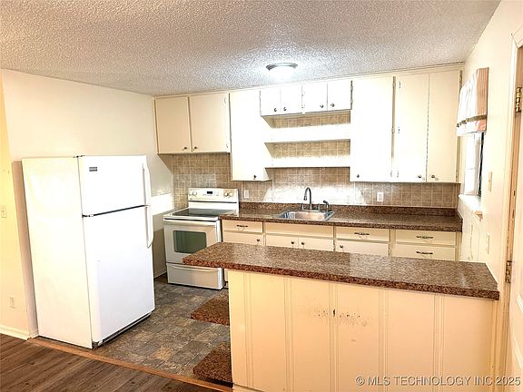 4th image of 1425 Quarles St