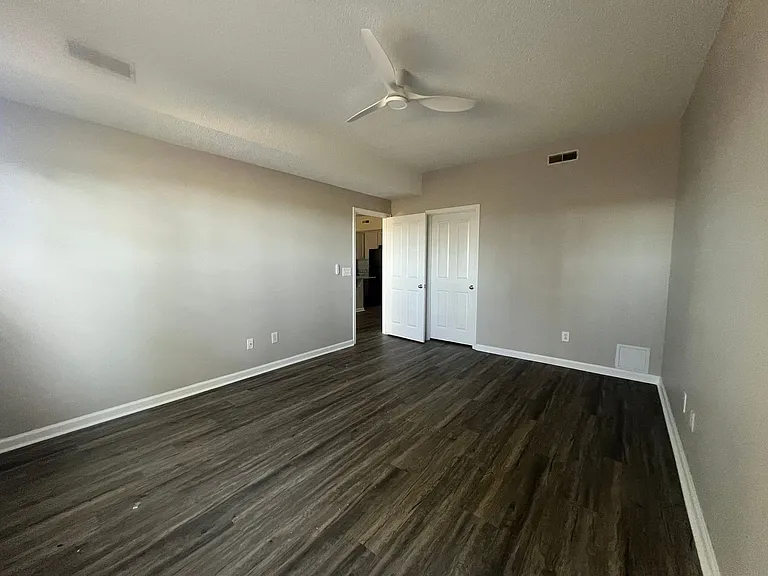 4590B Girvan Dr #B — Photo 12