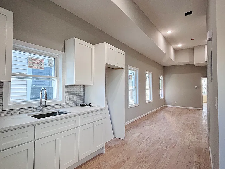 788 E 18th St #3 — Photo 5