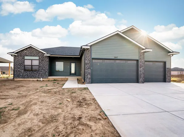 2847 Crystal Lake Dr, Salina, KS 67401