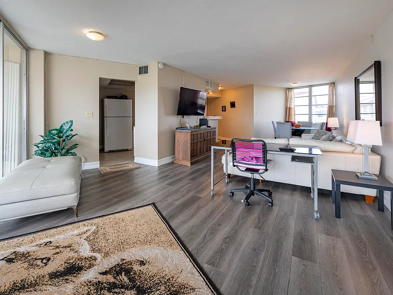 6911 Environ Blvd #8G — Photo 10