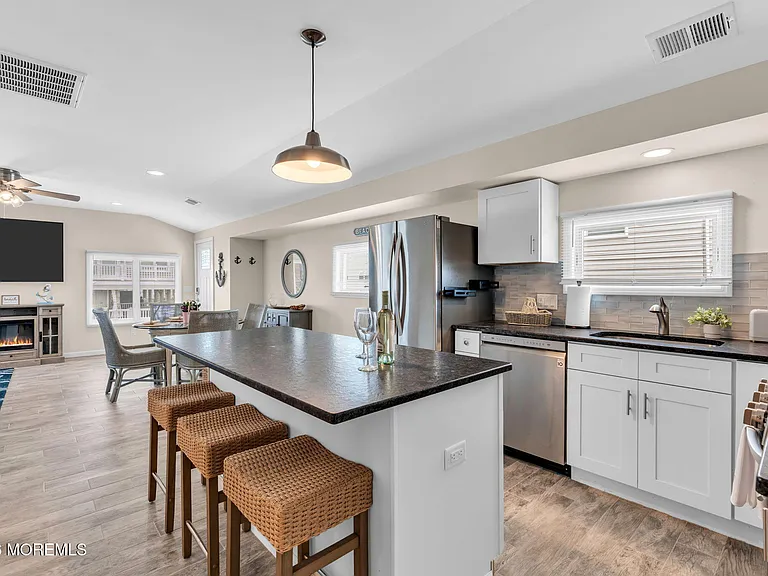 208 Mallard Ln — Photo 22