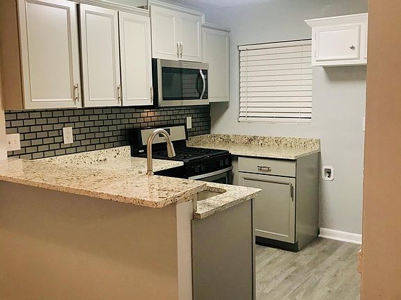 4th image of 130 Governors Dr #130