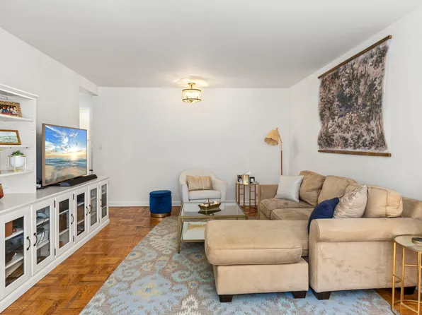 310 Lexington Avenue image 3 of 12