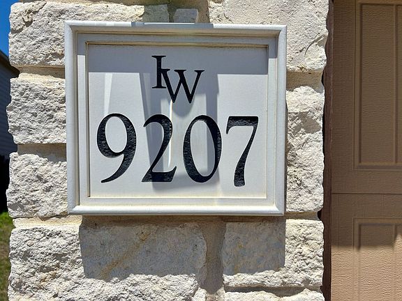 2nd image of 9207 Wind Crown