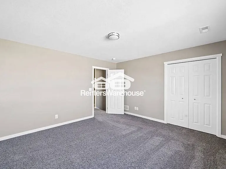 104 E Sycamore St — Photo 18