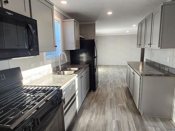 3rd image of 5425 Valley Dr Trailer 35