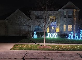 3541 Hidden Fawn Dr, Elgin, IL 60124