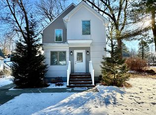 16 Gillette Ave, Southwick, MA 01077