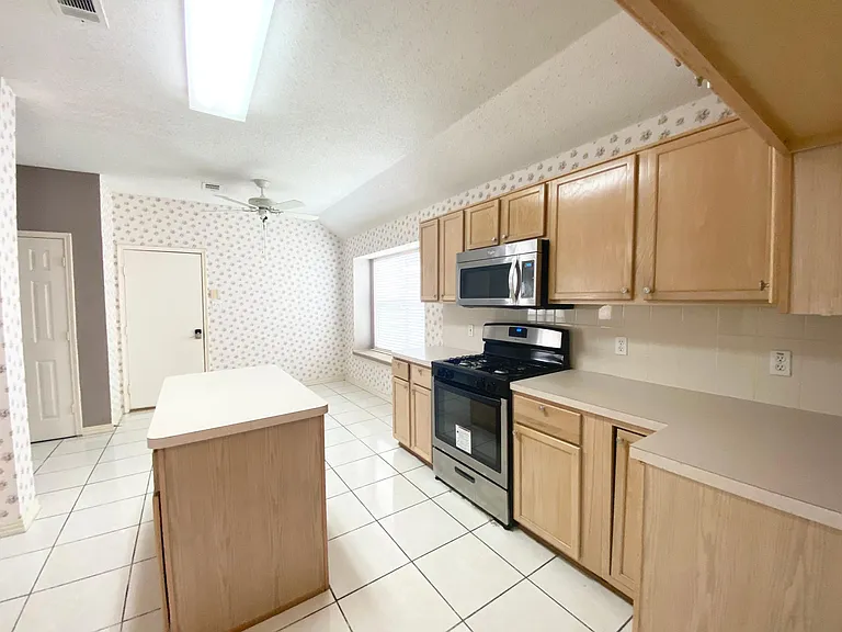 1618 Arbor Creek Dr — Photo 8