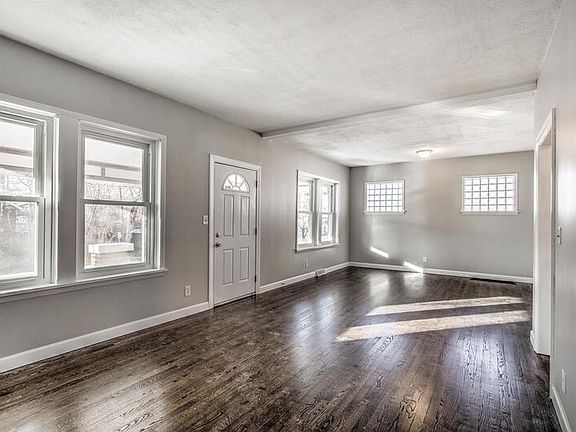 5th image of 2338 Charnock Dr