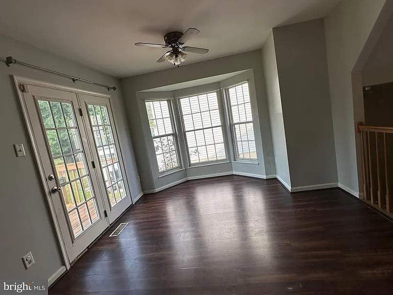 108 Steven Ln — Photo 2