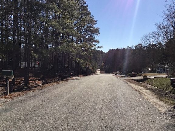 4th image of 16400 Chinook Dr