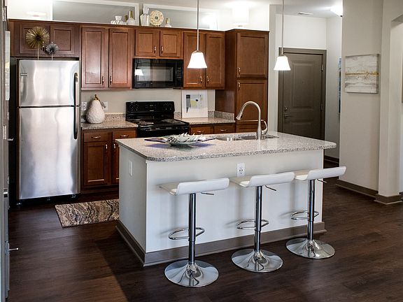 2nd image of 9600 Summit Point Dr #123