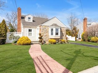 90 Plymouth Rd, East Rockaway, NY 11518