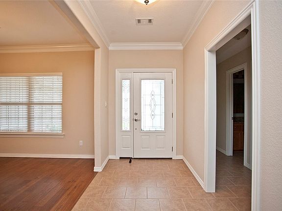 3rd image of 203 Windsor Dr