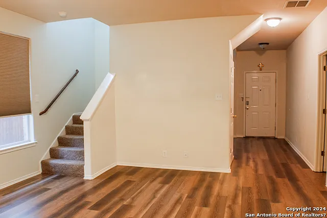 3 bed, 2.5 bath, 2231 sqft, $2,095 — Photo 3