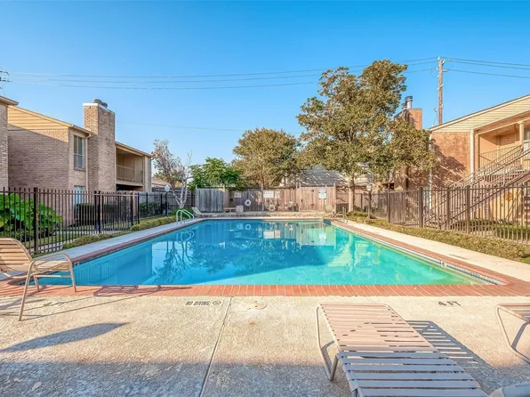 700 Thicket Ln APT 304, Houston, TX 77079