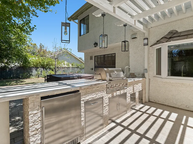 4215 Balcony Dr — Photo 44