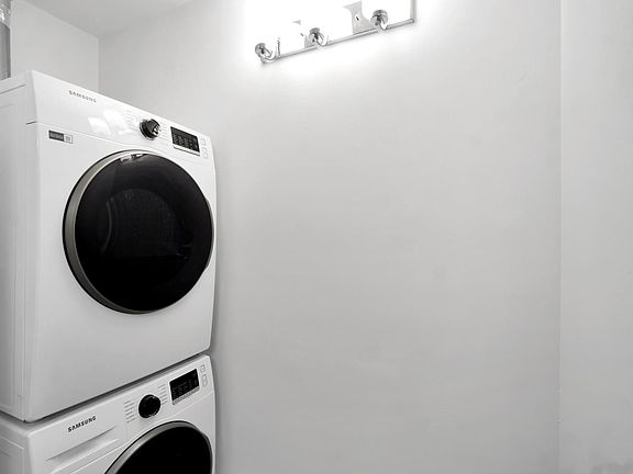 3rd image of 1360 S Hornby St #103