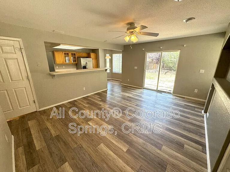 5859 Instone Cir — Photo 4