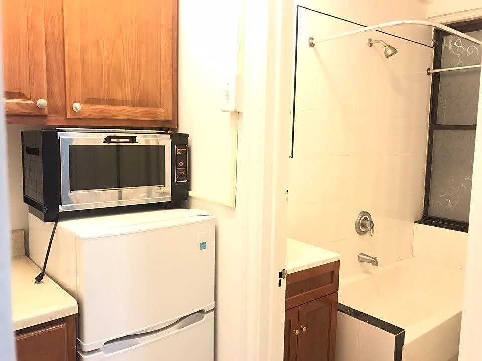 1st image of 155 E 52nd St APT 3A