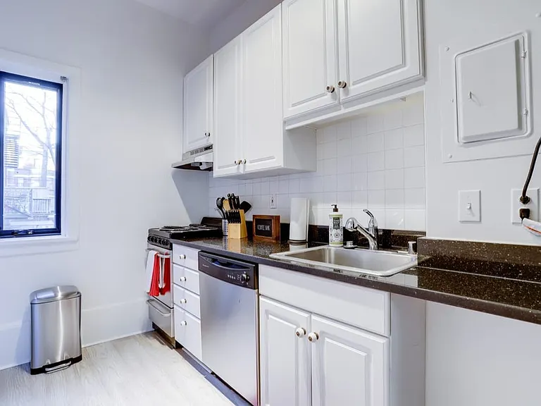 1765 R St NW #102 — Photo 2