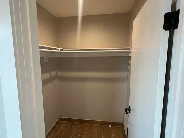 20301 Cohasset St — Photo 11