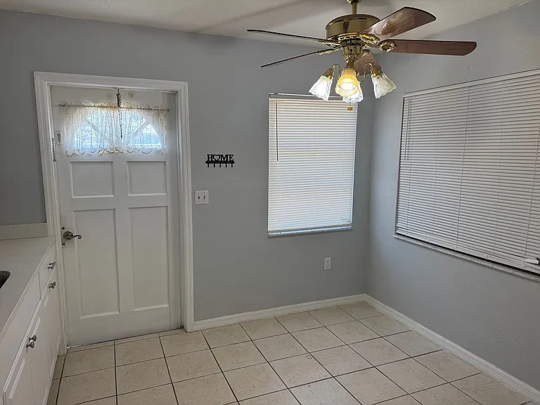 384 Flamingo Dr — Photo 7