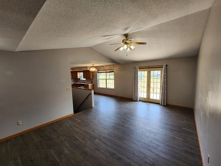 718 Boulder Dr — Photo 3