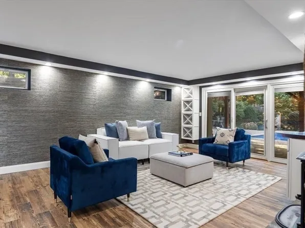 6 Grist Mill Ln, Hingham, MA 02043