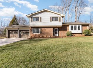 1121 Hardimont Rd, Raleigh, NC 27609