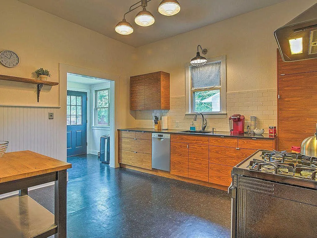 2 bed, 1196 sqft, $2,700 — Photo 3
