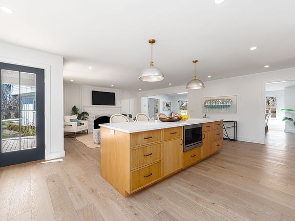 4th image of 5 Pheasant Ln