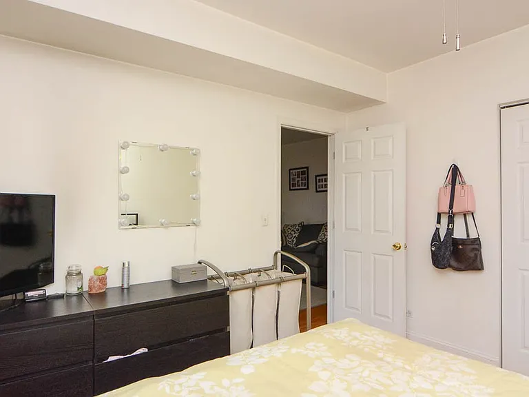 6305 N Claremont Ave #3 — Photo 15