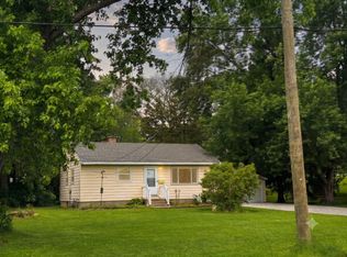 111 Meadow Ave, Woodstock, IL 60098