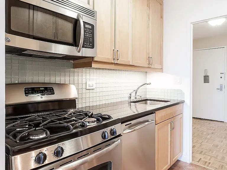 201 E 87th St #24K — Photo 5