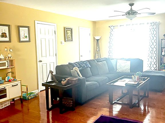 5th image of 3220 Ivey Wood Ln