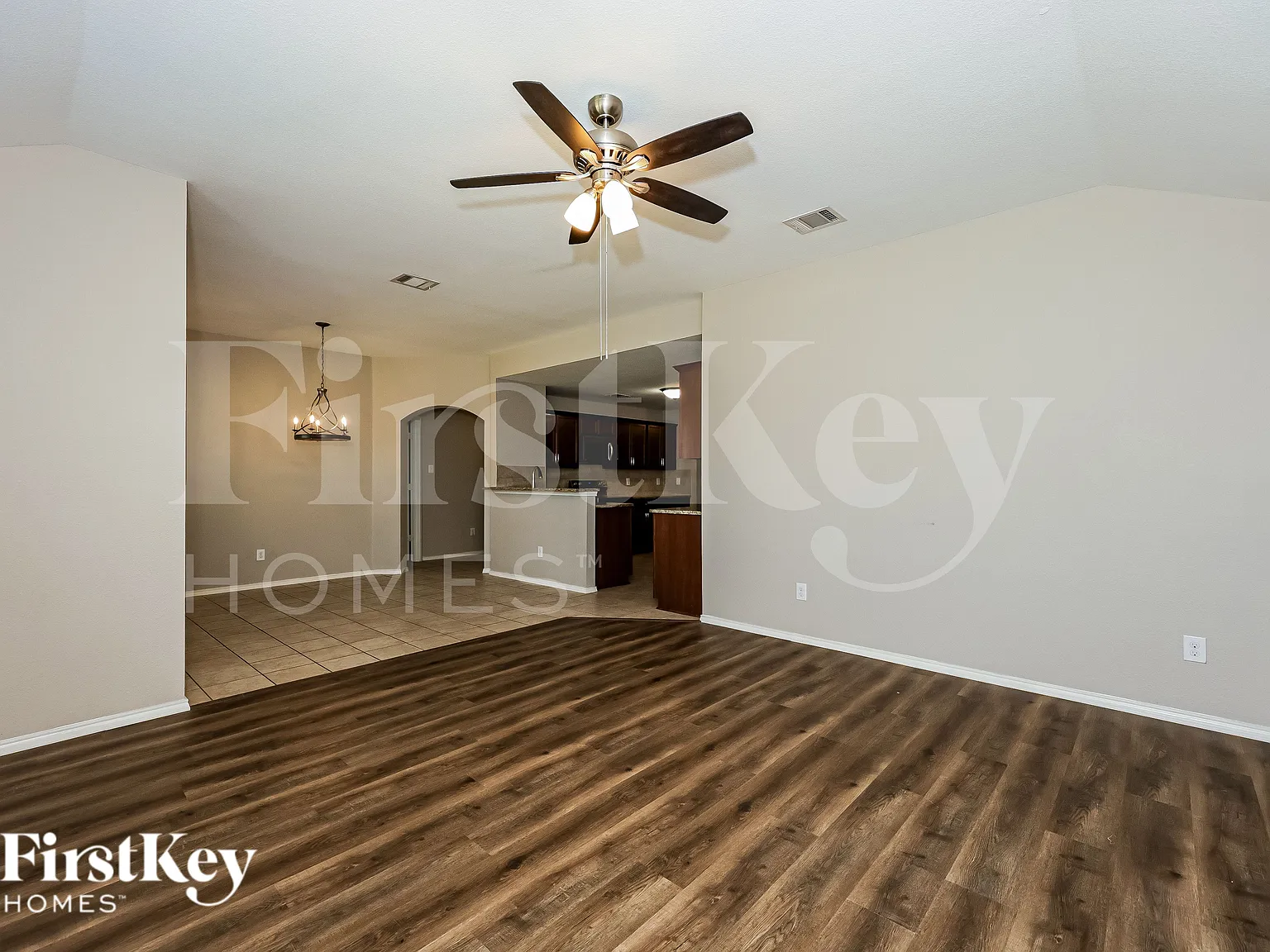 4 bed, 2.0 bath, 1801 sqft, $2,060 — Photo 3