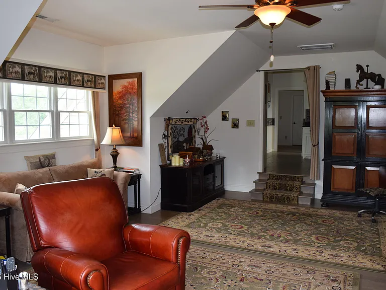 245 Blue Valley Rd — Photo 6