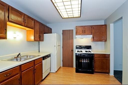 4th image of 603 Eastview Ct V1 #V1