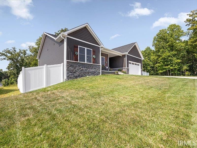 1st image of 605 E Barton Woods Ln