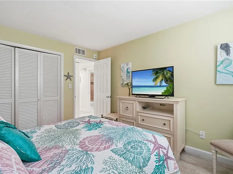 1065 Gulf Shore Blvd N #108 — Photo 21